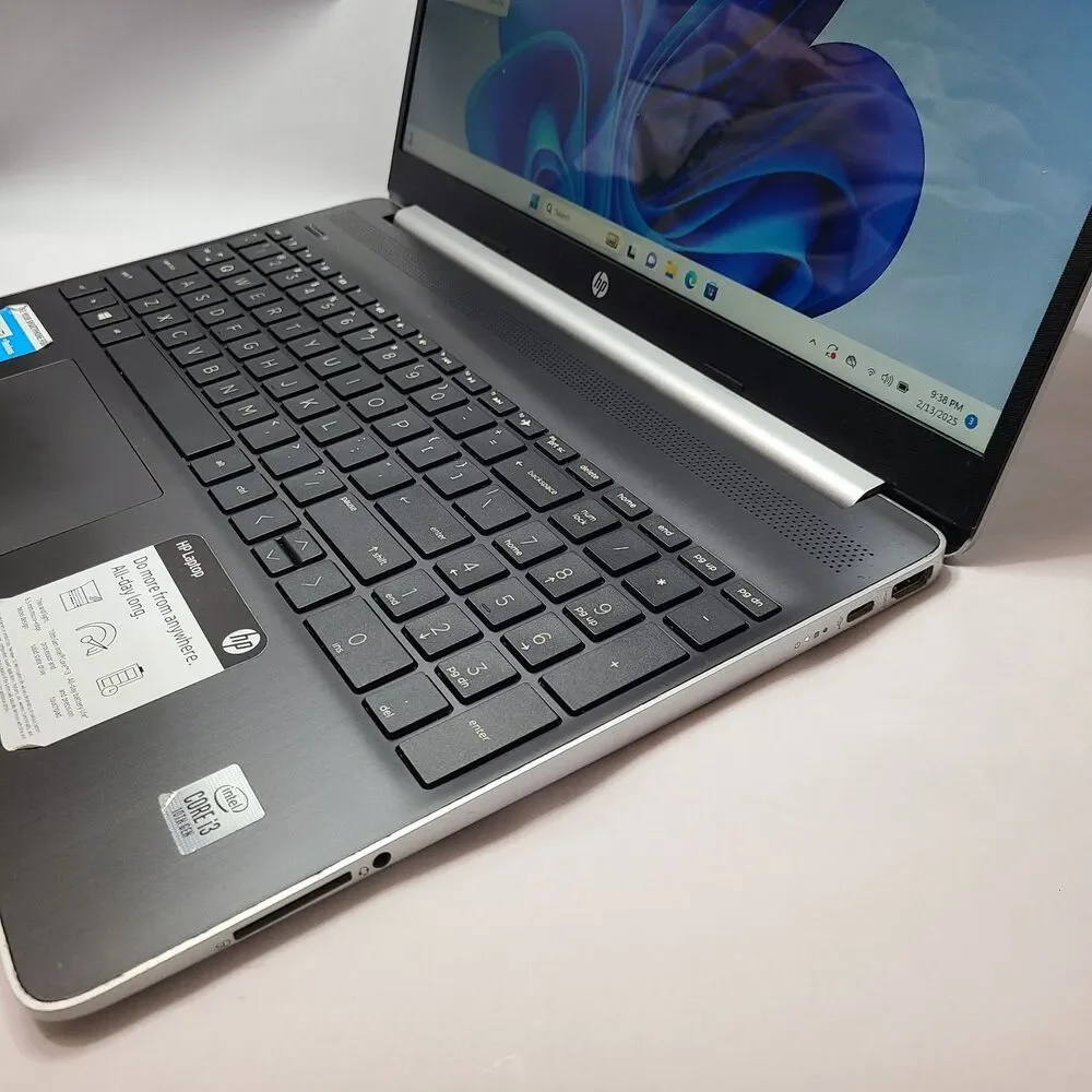 HP Laptop (15-DY1044NR) W11 / 256GB / 16GB / Intel i3 10gen/ 15-Inch w/Charger
